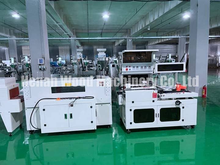 Sealing and cutting machine