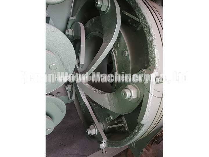 four spinning blades